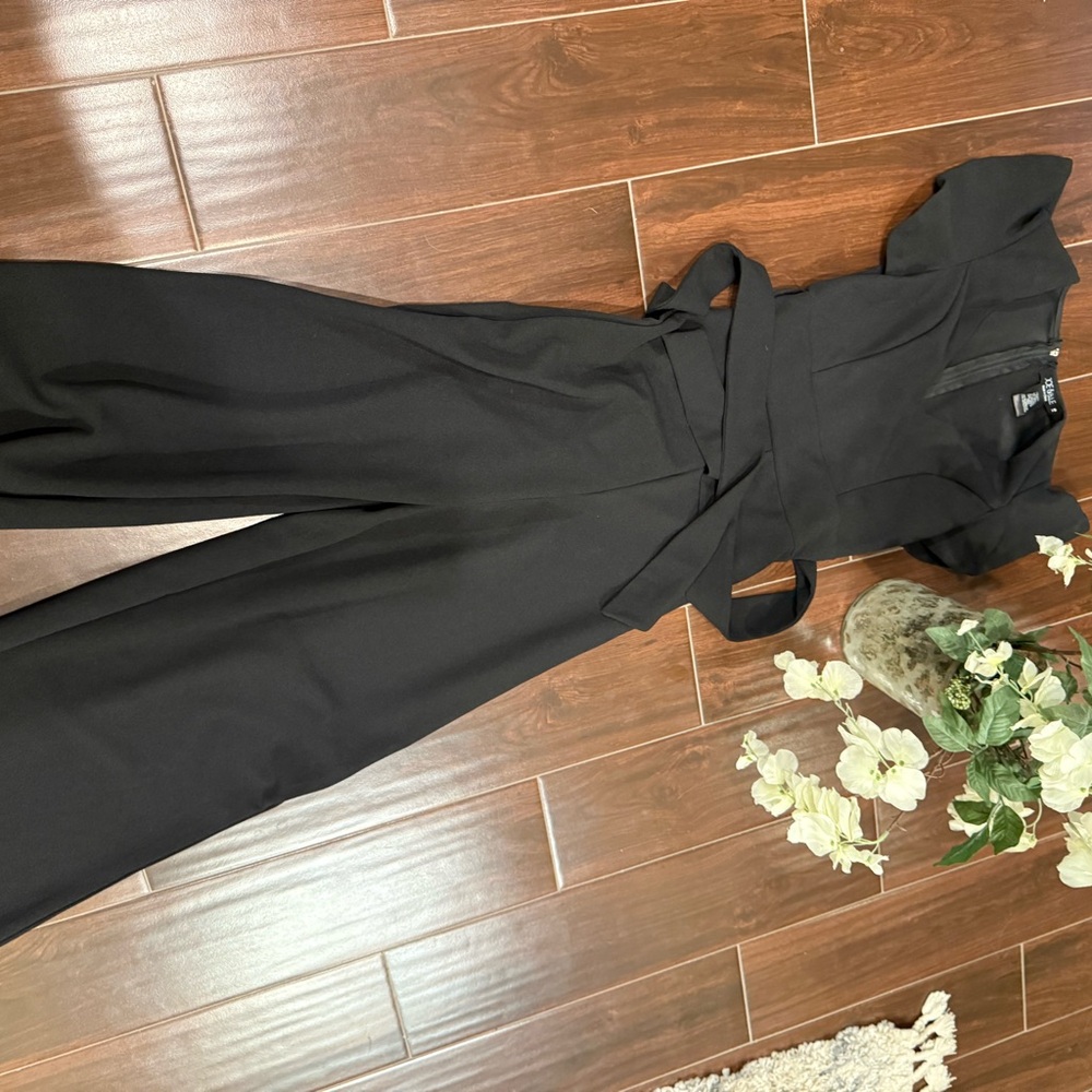 Chic Black Jumpsuit with Belt